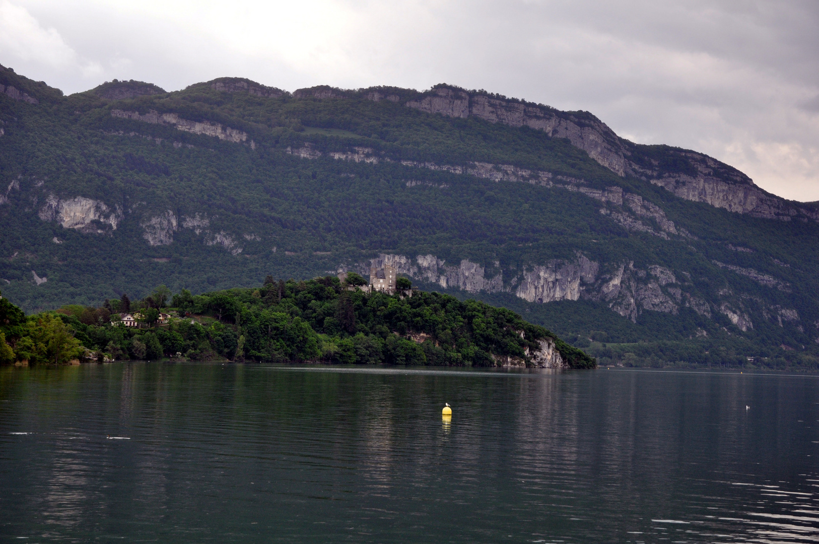 je surveille le lac du bourget ...!