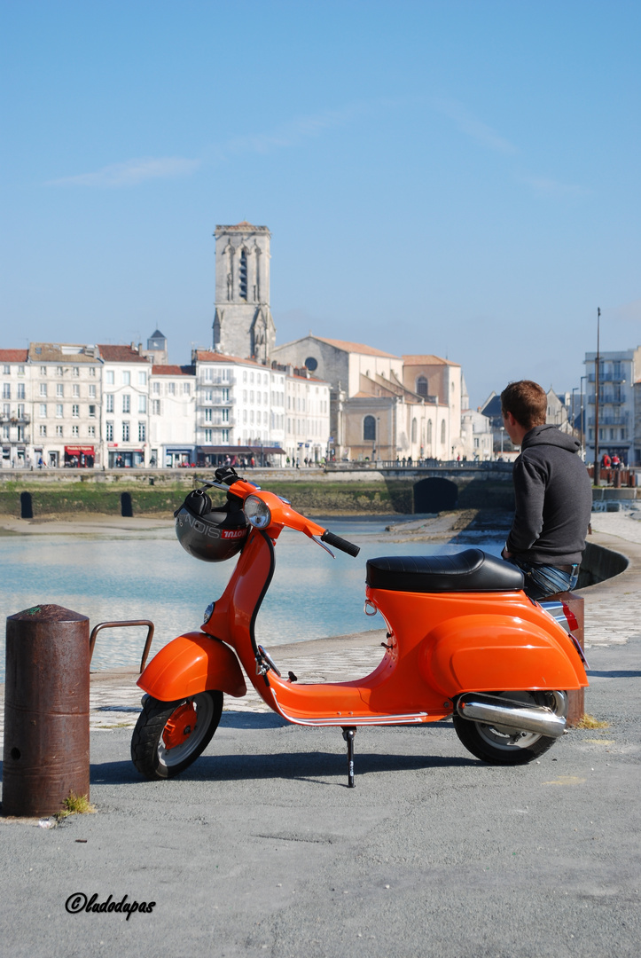 Je t'attend avec mon vespa