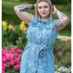 Jeansgirl mit Blumen