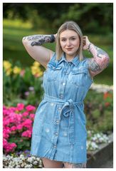 Jeansgirl mit Blumen