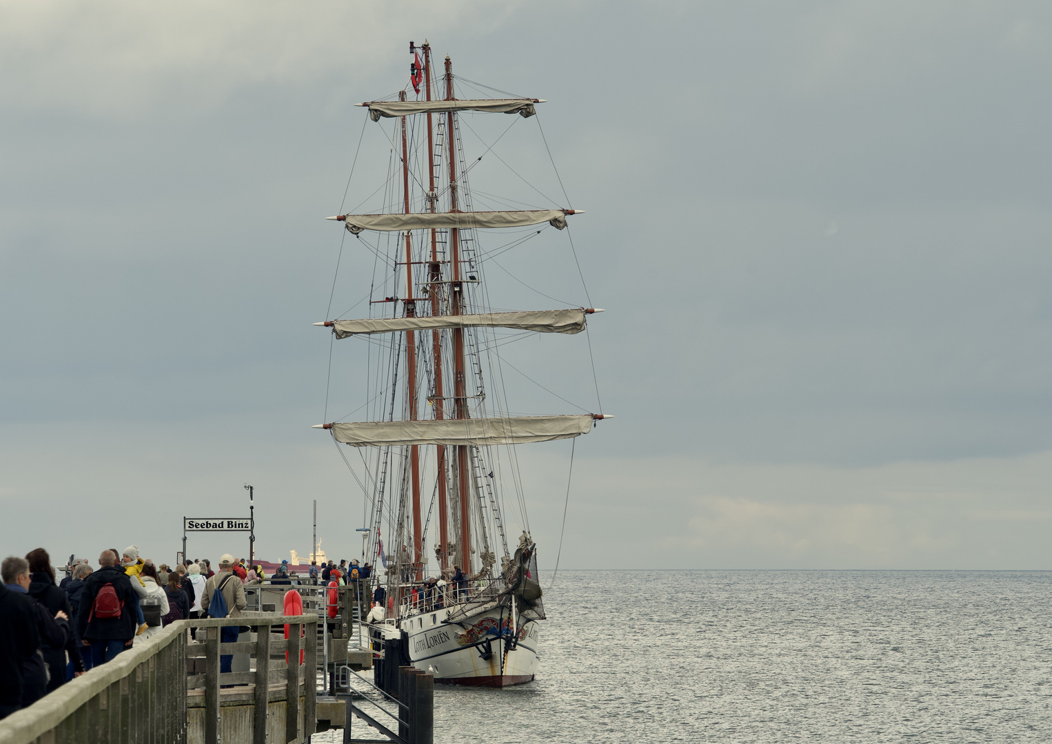 Jede Fahrt geht mal zu Ende ... /Ankunft der Loth Loriën an der Seebrücke