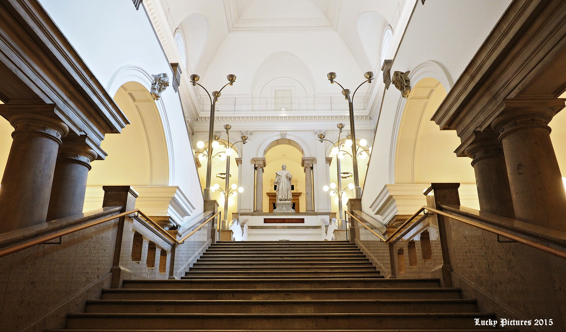 Jedem Kaiser seine Treppe - Uni Wien