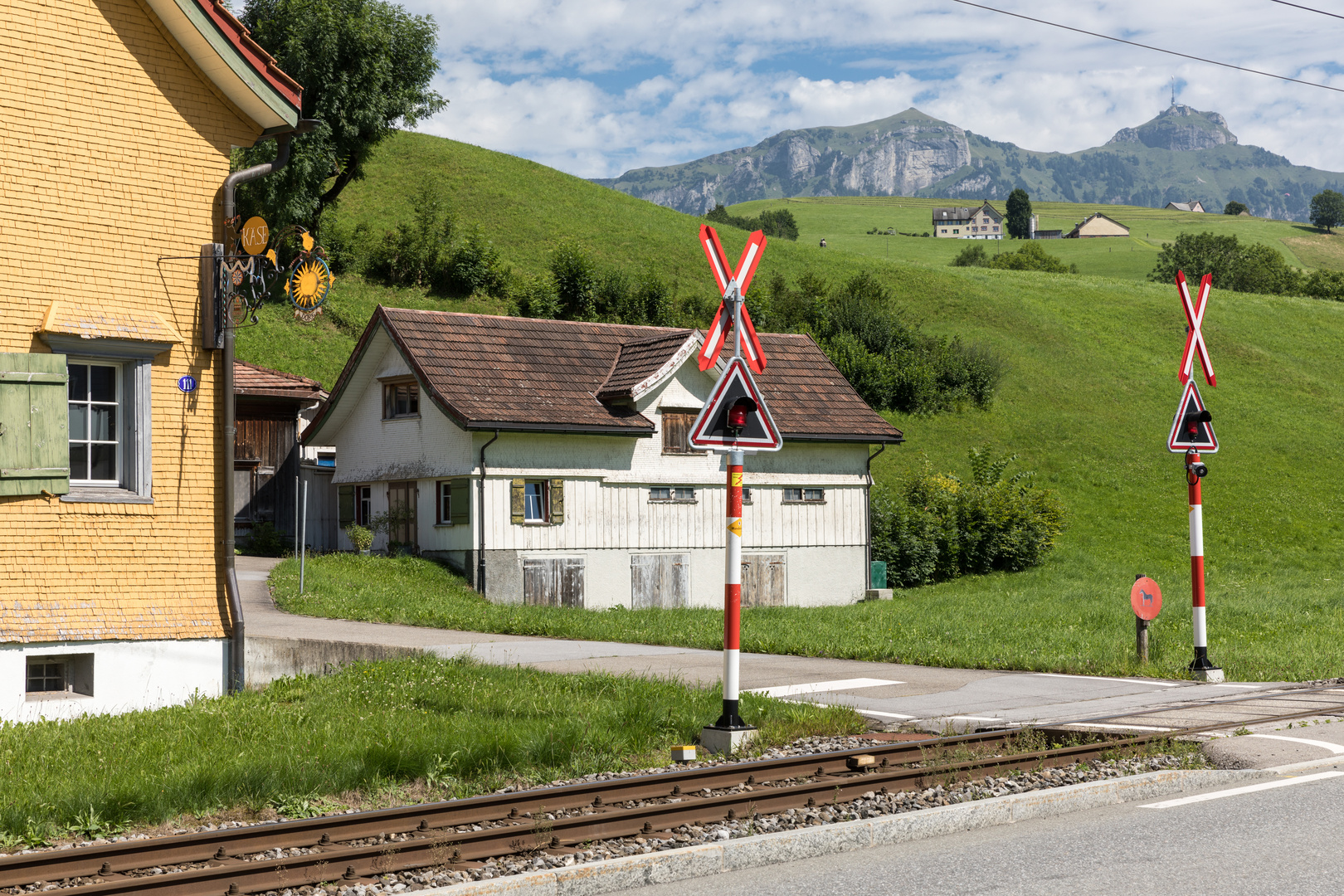 Jedem seinen Bahnübergang.....