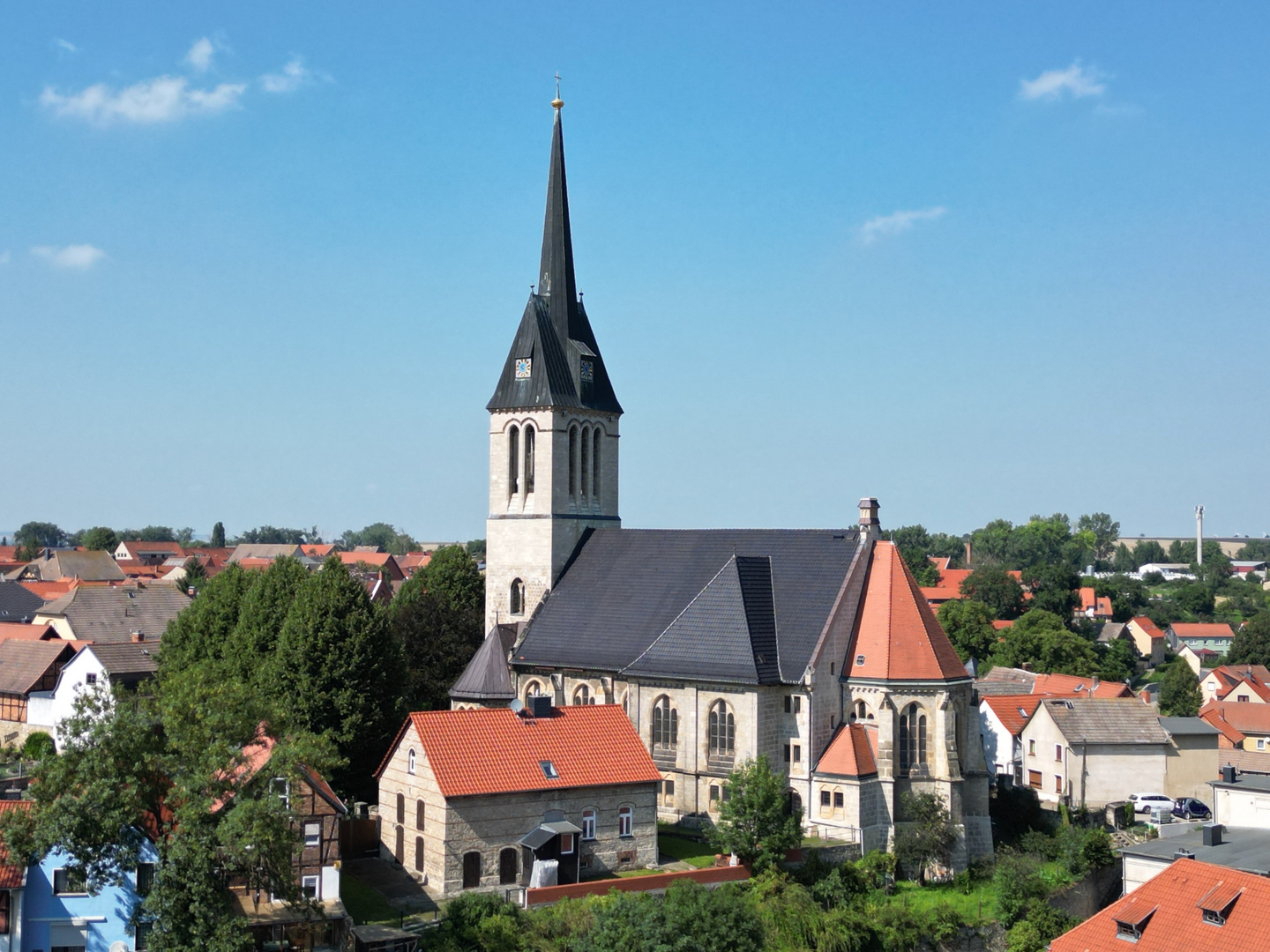 Jedes Dorf hat eine Kirche.