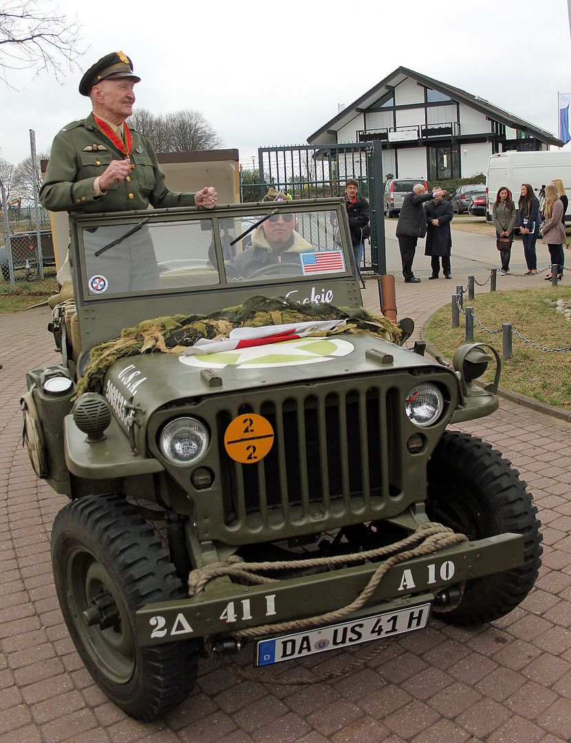 Jeep - candy bomber -