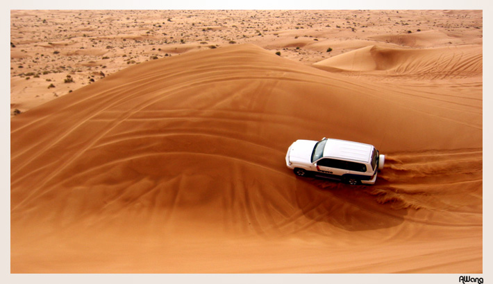 Jeep in Wüste