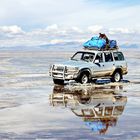 Jeep sur le salar d'Uyuni