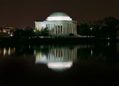 Jefferson Monument at night