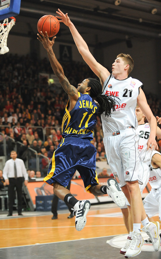 Jenkins (Alba Berlin) vs. Pleiß (Brose Baskets Bamberg)