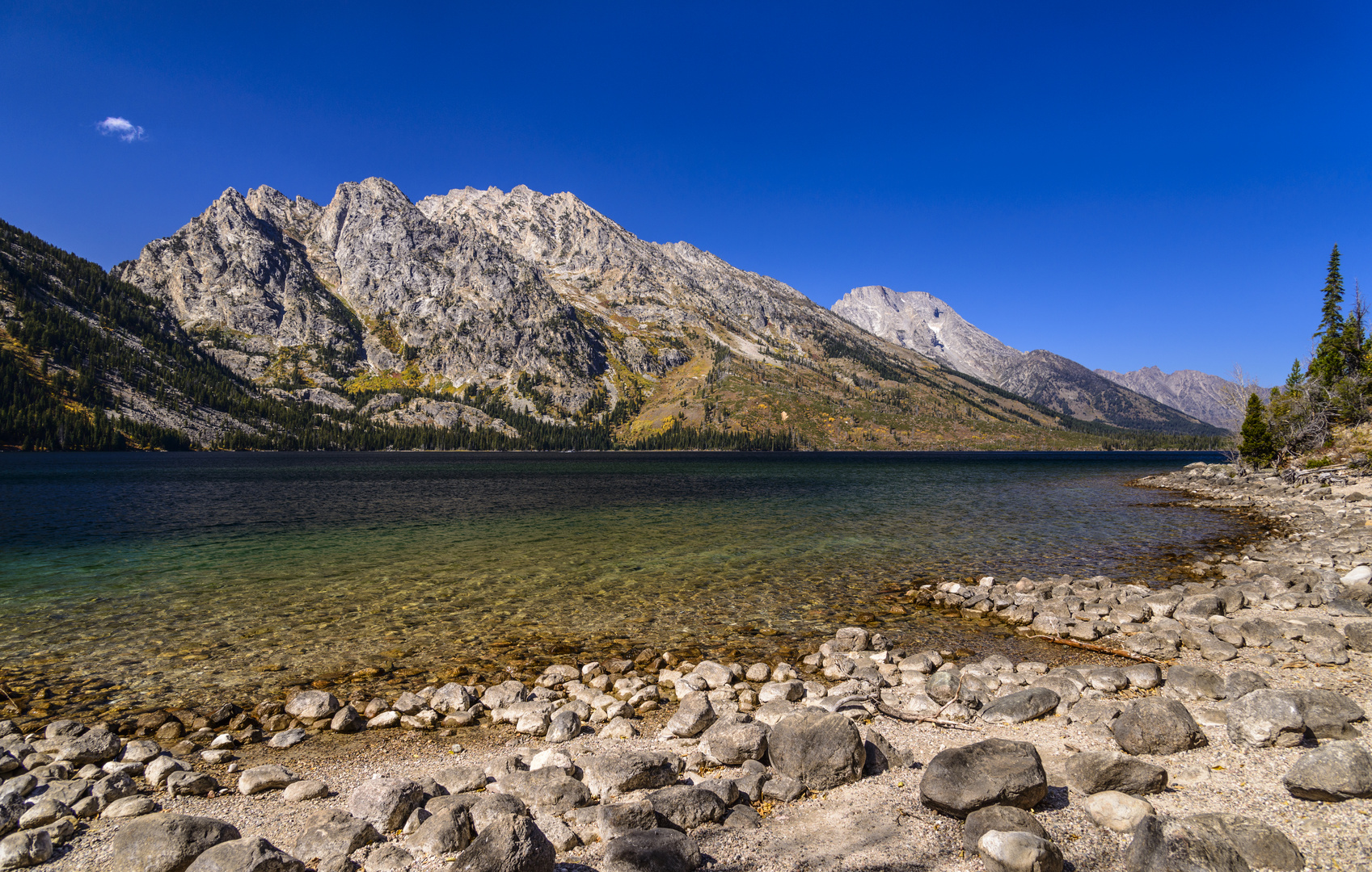 Jenny Lake gegen Rockchuck Peak, Wyoming, USA