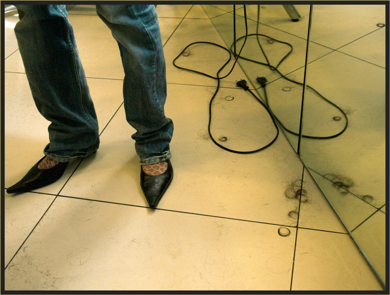 Jenny's coiffeur's shoes and her cut hairs on the floor