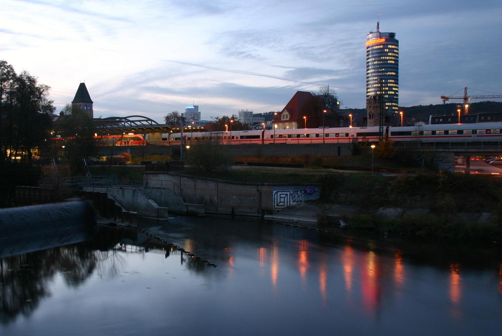 Jentower und Paradiesbahnhof