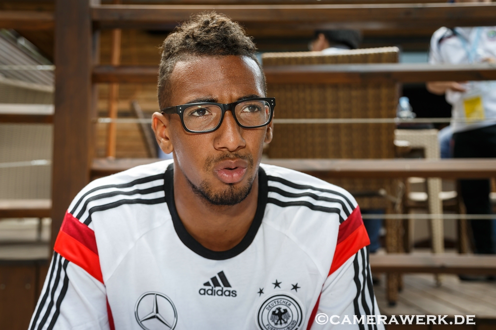 Jerome Boateng und die modische Brille