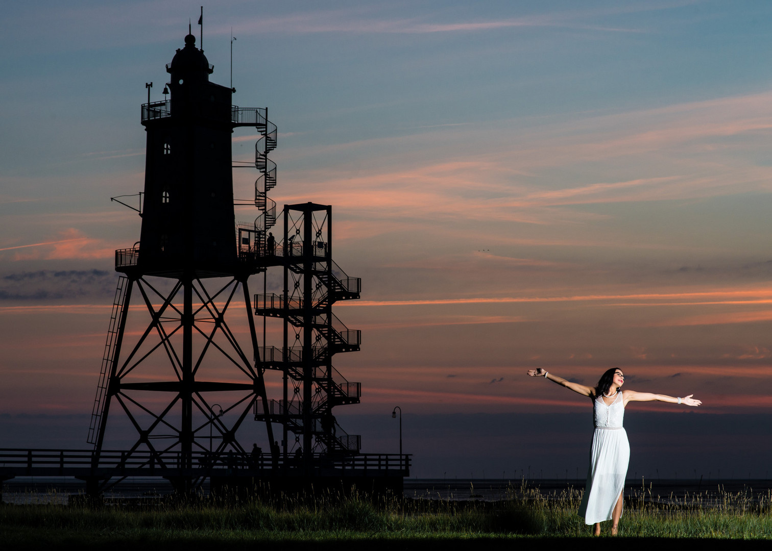 Jessica im weißen Kleid bei Dorum