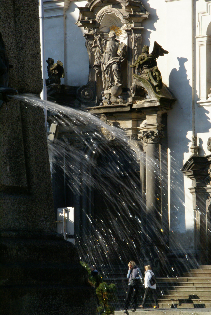 Jesuitenkirche hinter Spritzbrunnen in Klatovi