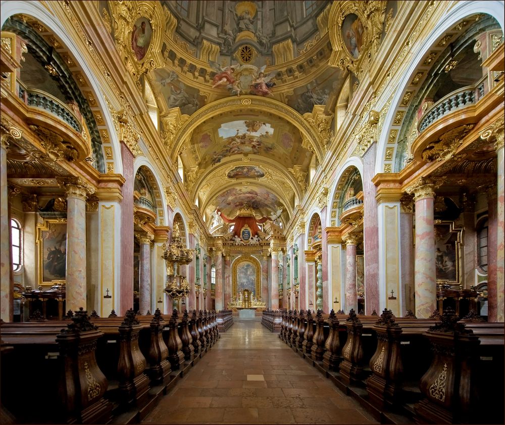 Jesuitenkirche, Wien, Blick zum Hochaltar