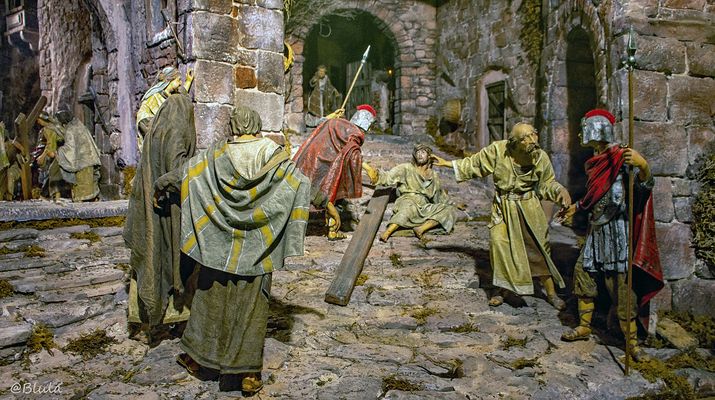 Jesus fällt zum 2. Mal unter dem Kreuz