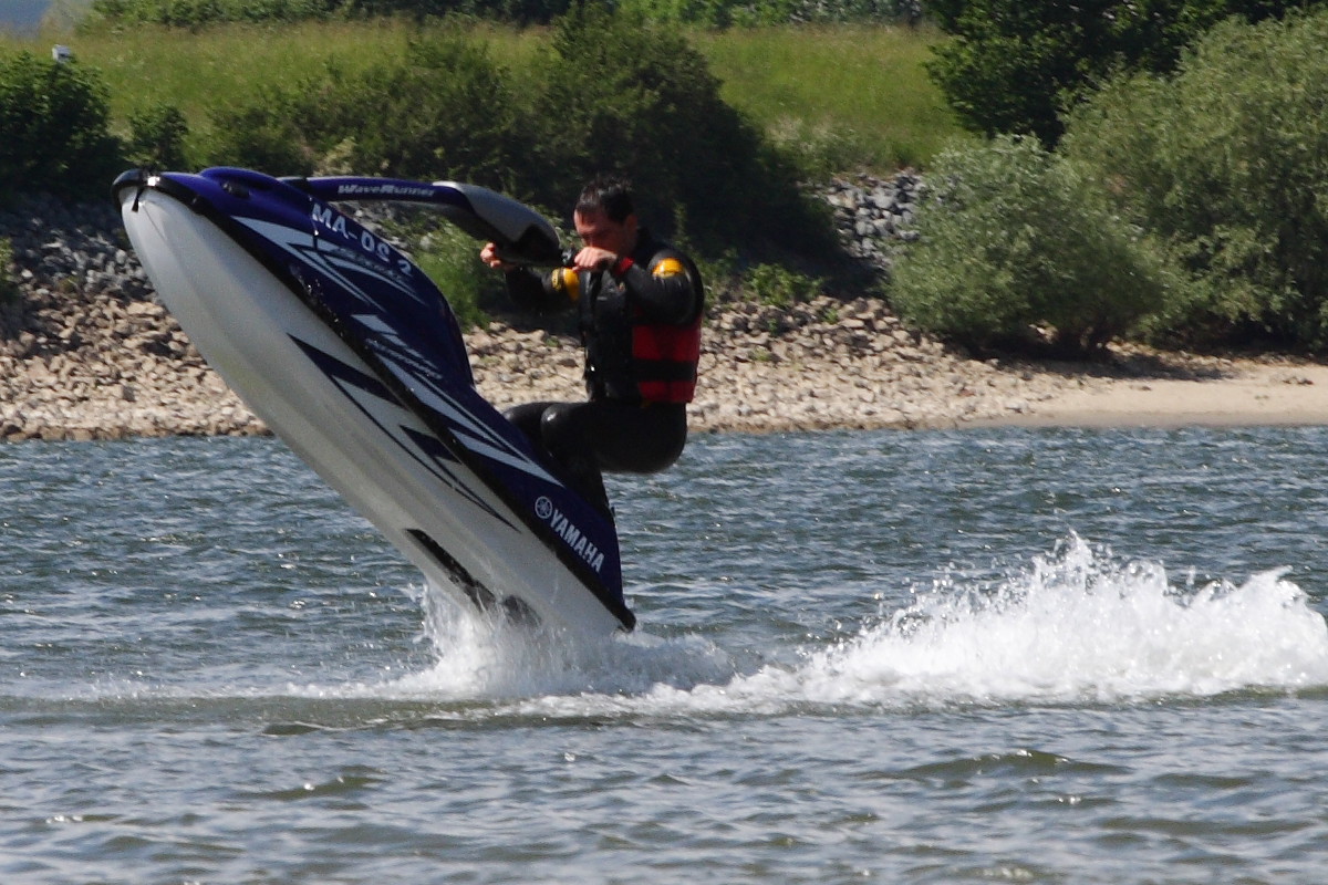 Jet-Ski am Rhein