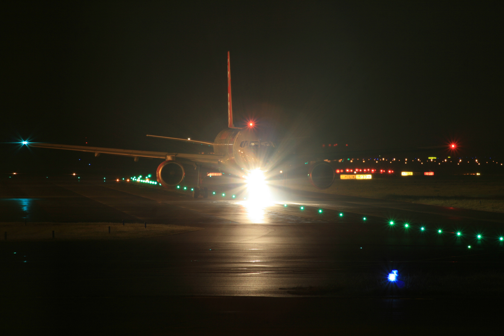 Jet2 Boeing 757-200 - taxiing lights enable (HAM /EDDH)