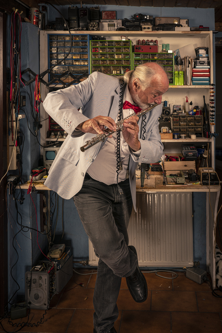 Jethro Tull goes electric (orchestral flute player) Foto & Bild erwachsene menschen, menschen