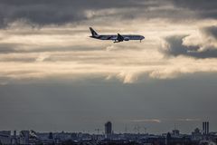 Jetliner with Overview