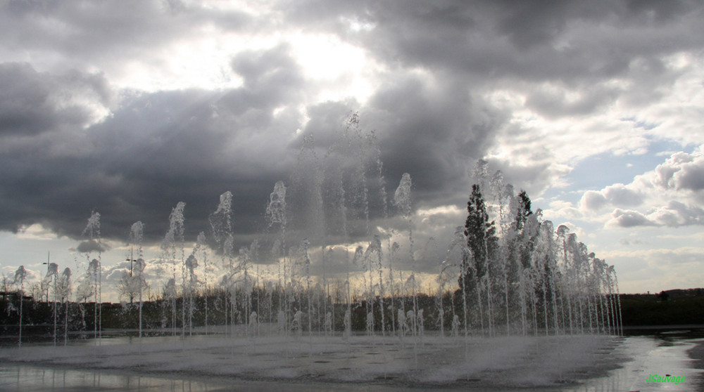 Jets d'eau à l'assaut des nuages