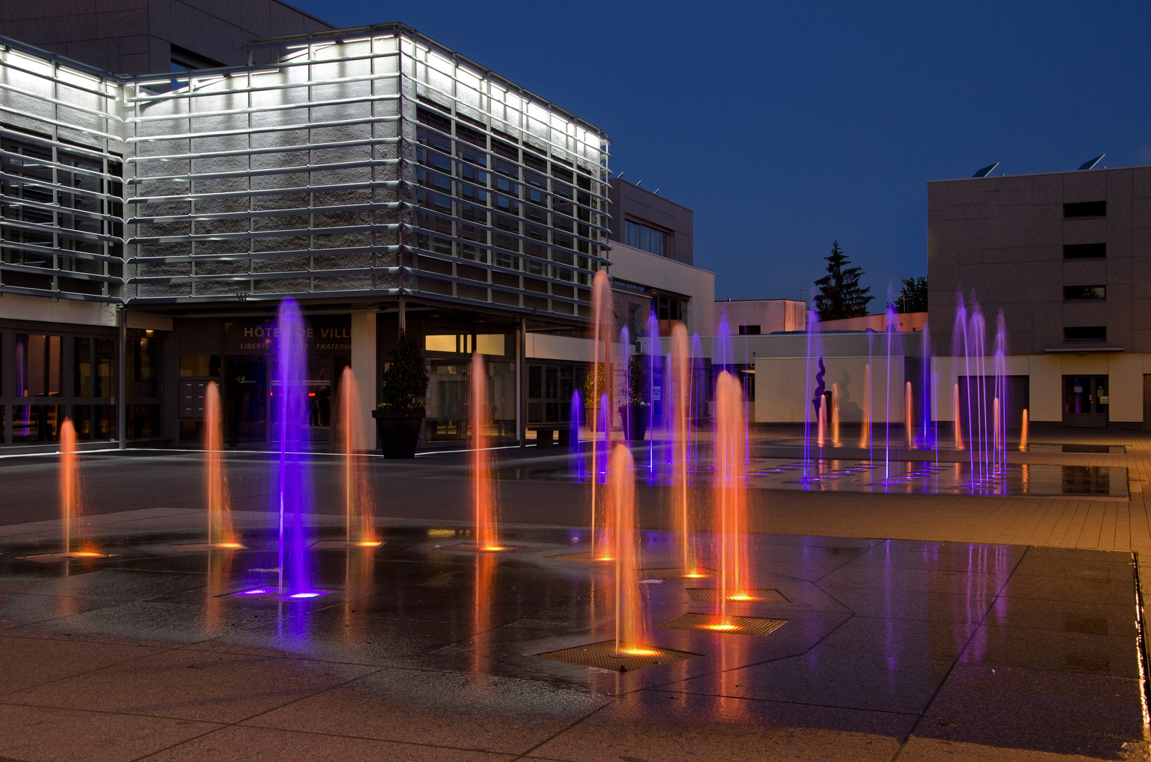 Jets d'eau place de la mairie à Audincourt