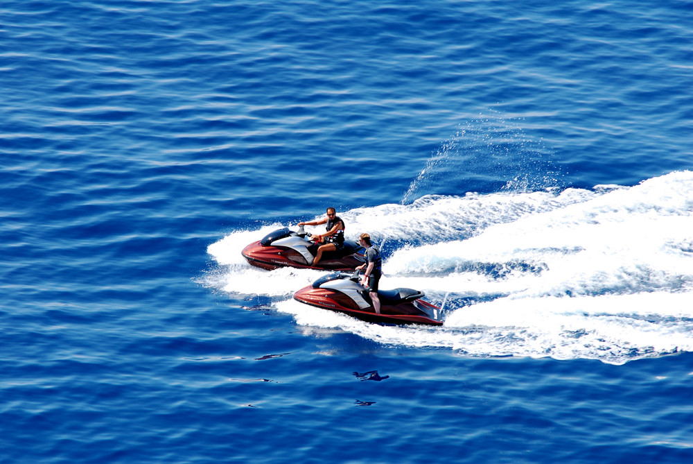 Jetski-Klatsch unter Freunden