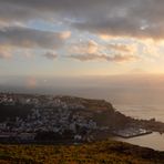 Jetzt hat die Morgensonne San Sebastian de la Gomera erfasst