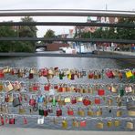 Jetzt heisst sie Liebesbrücke? ;)