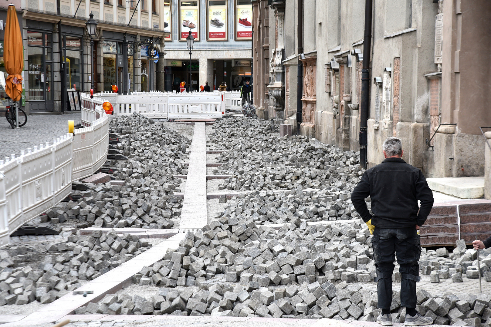 Jetzt wird wieder in die Hände gespuckt Foto & Bild street, münchen, dokumentation Bilder auf