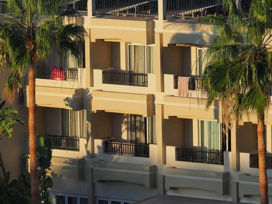 Jeu d’ombres sur les balcons