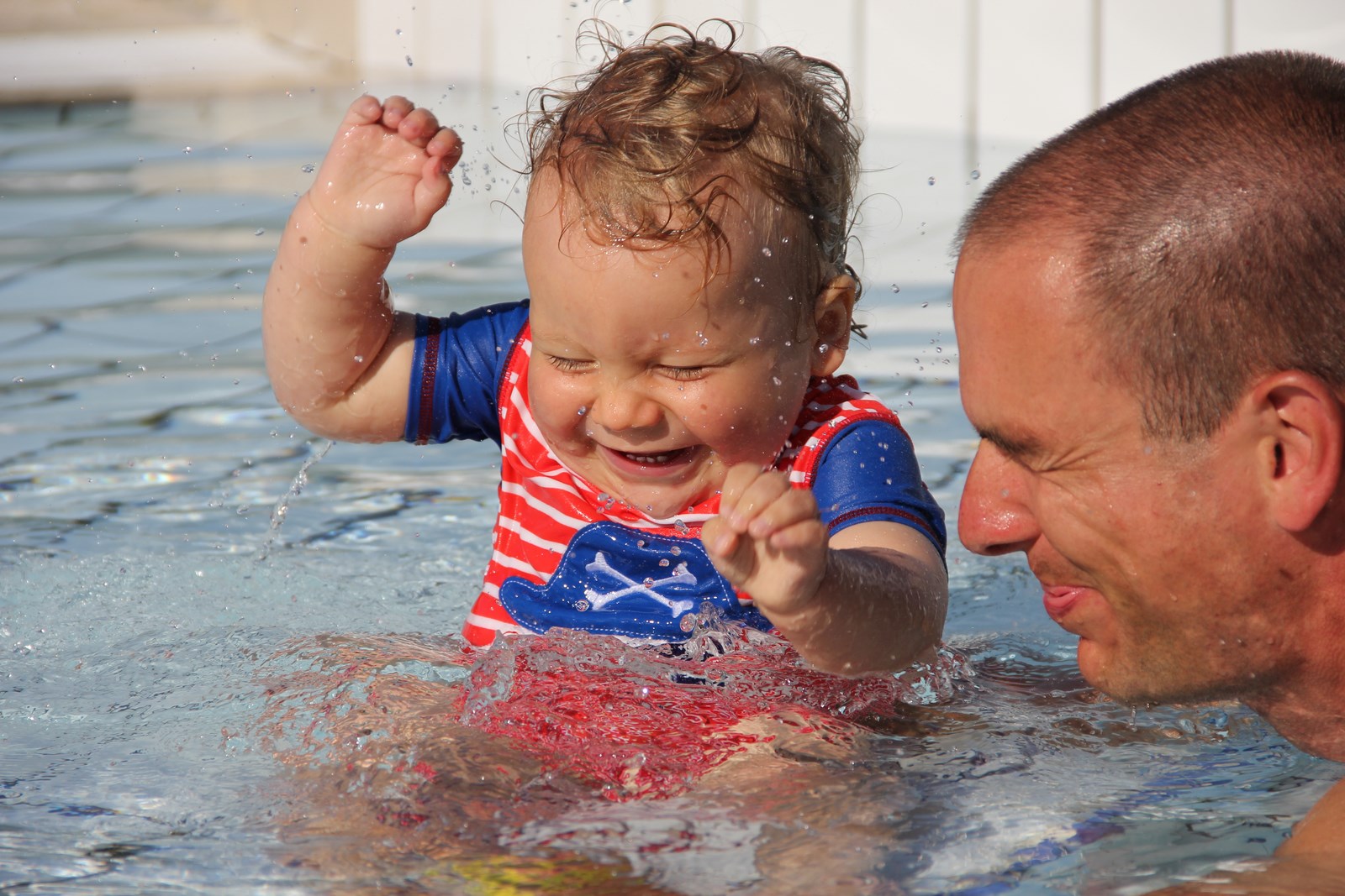 Jeux d'eau avec Papa!