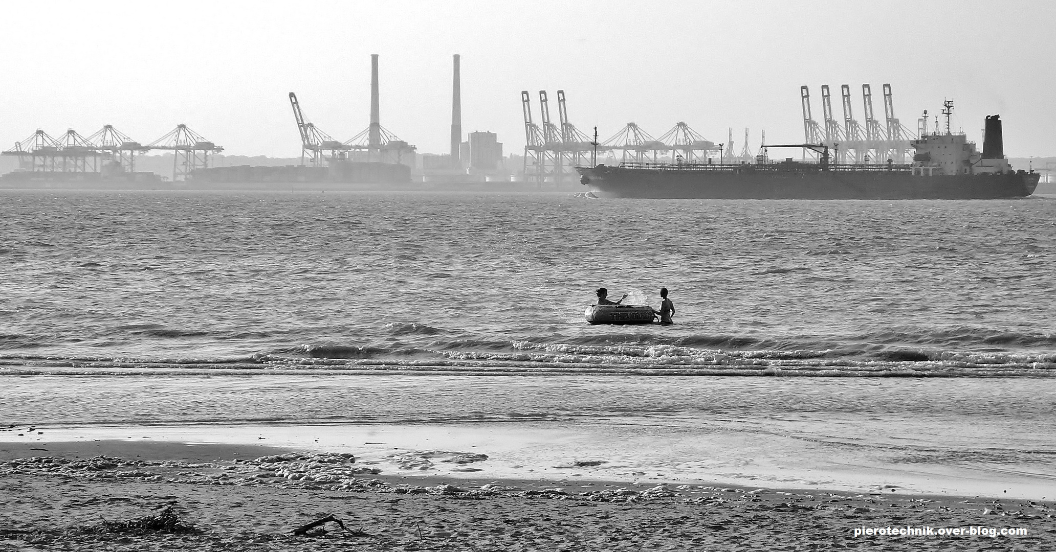 Jeux d'enfants dans les docks du Havre