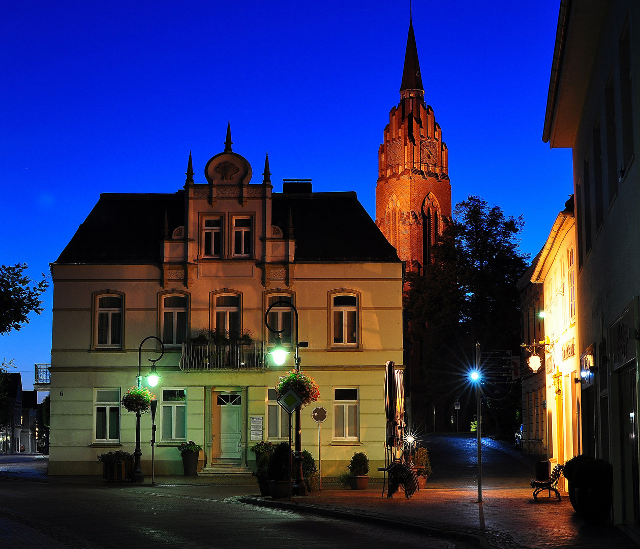 Jever - Altstadt zur blauen Stunde