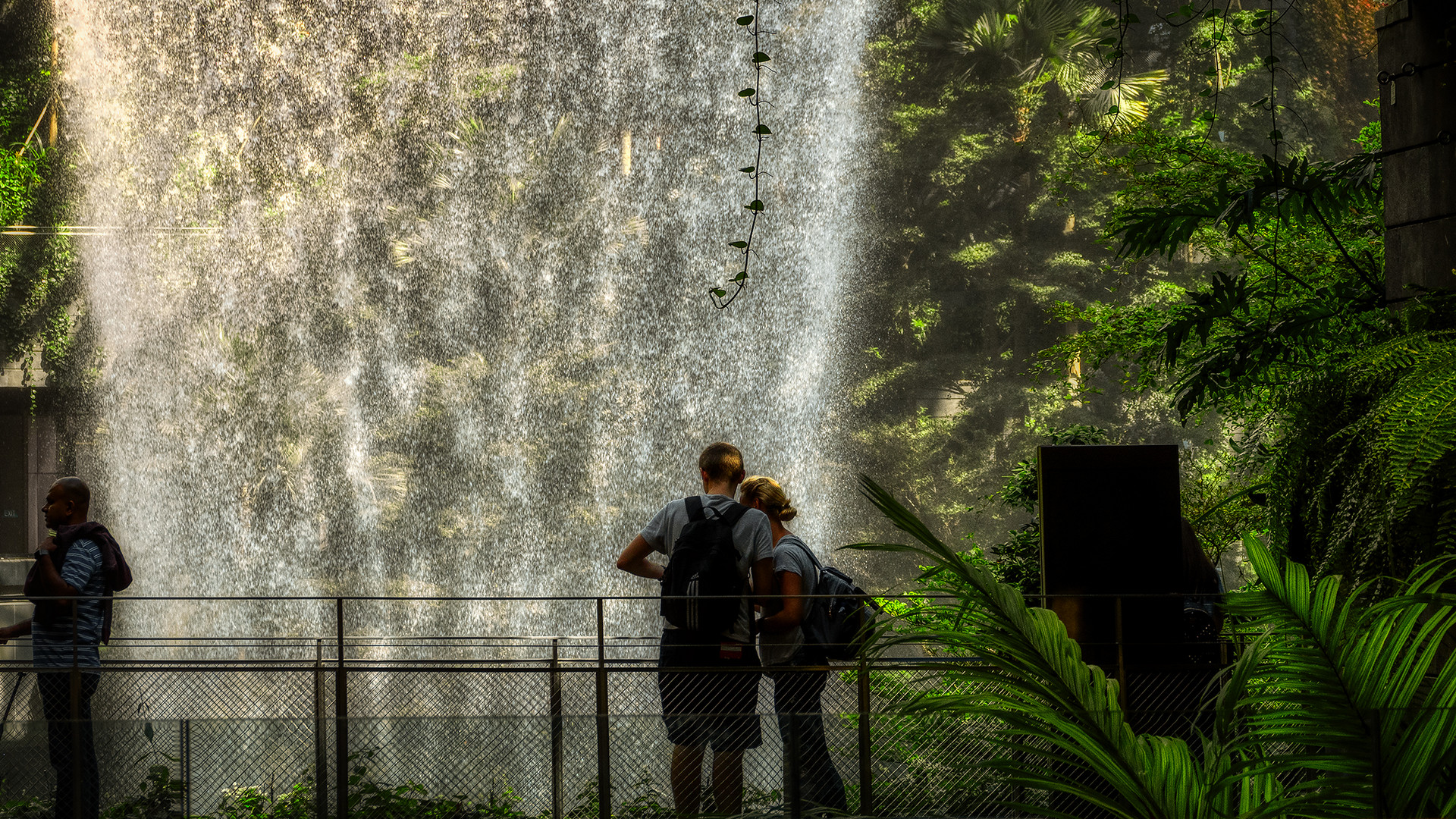 Jewel mit dem höchsten Indoorwasserfall der Welt. (II)