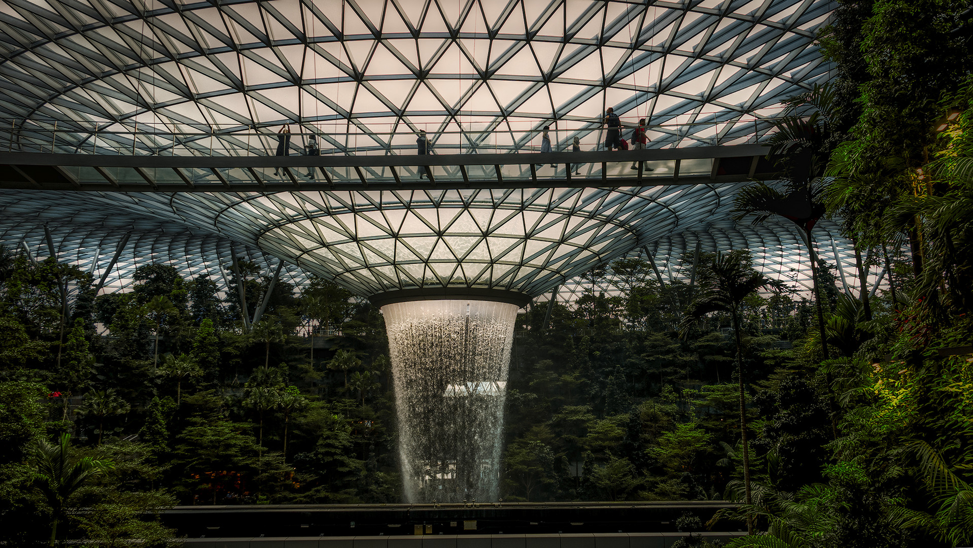 Jewel mit dem höchsten Indoorwasserfall der Welt. (V)