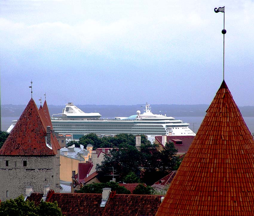 "Jewel of the Seas" in Tallinn, Estland