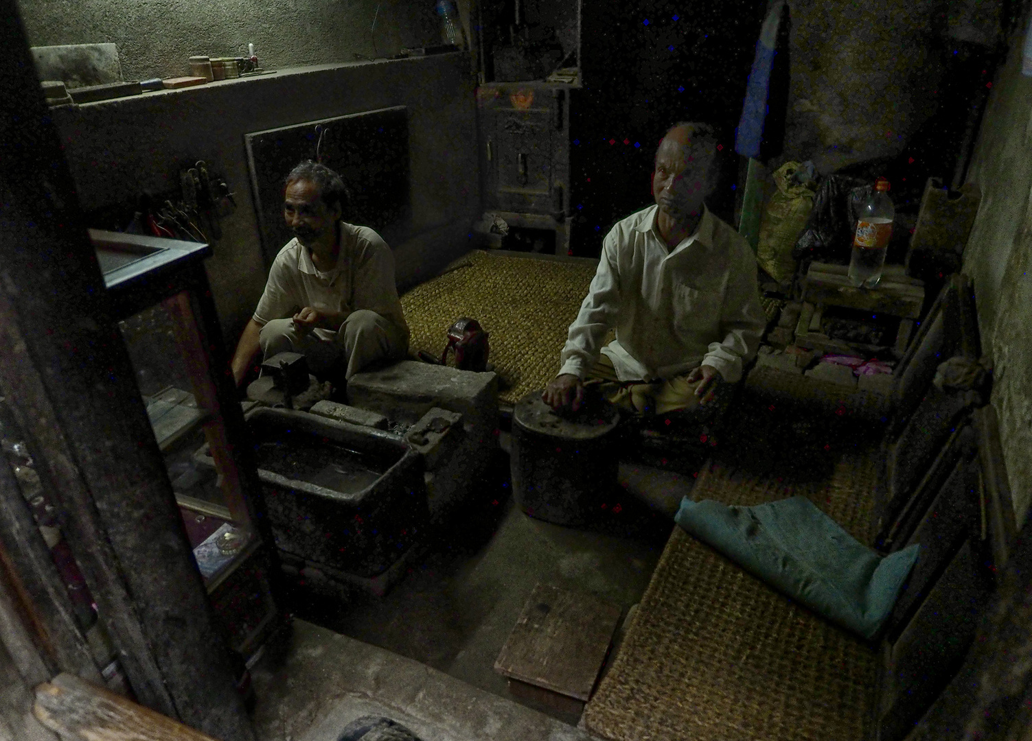 Jewelers in The Dark