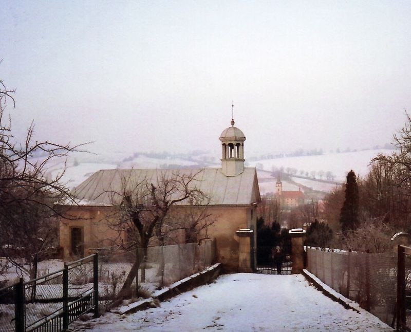 Jiretin: Eingang zum Friedhof