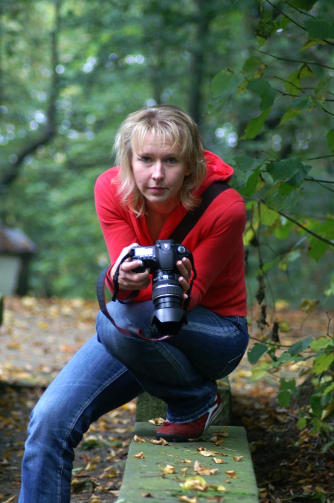 Joanna beim Betrachten der ersten Ergebnisse...