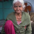 [ … Jodhpur - woman in the blue city ]