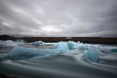 Jökulsárlón: Eisberge auf dem Weg ins Meer