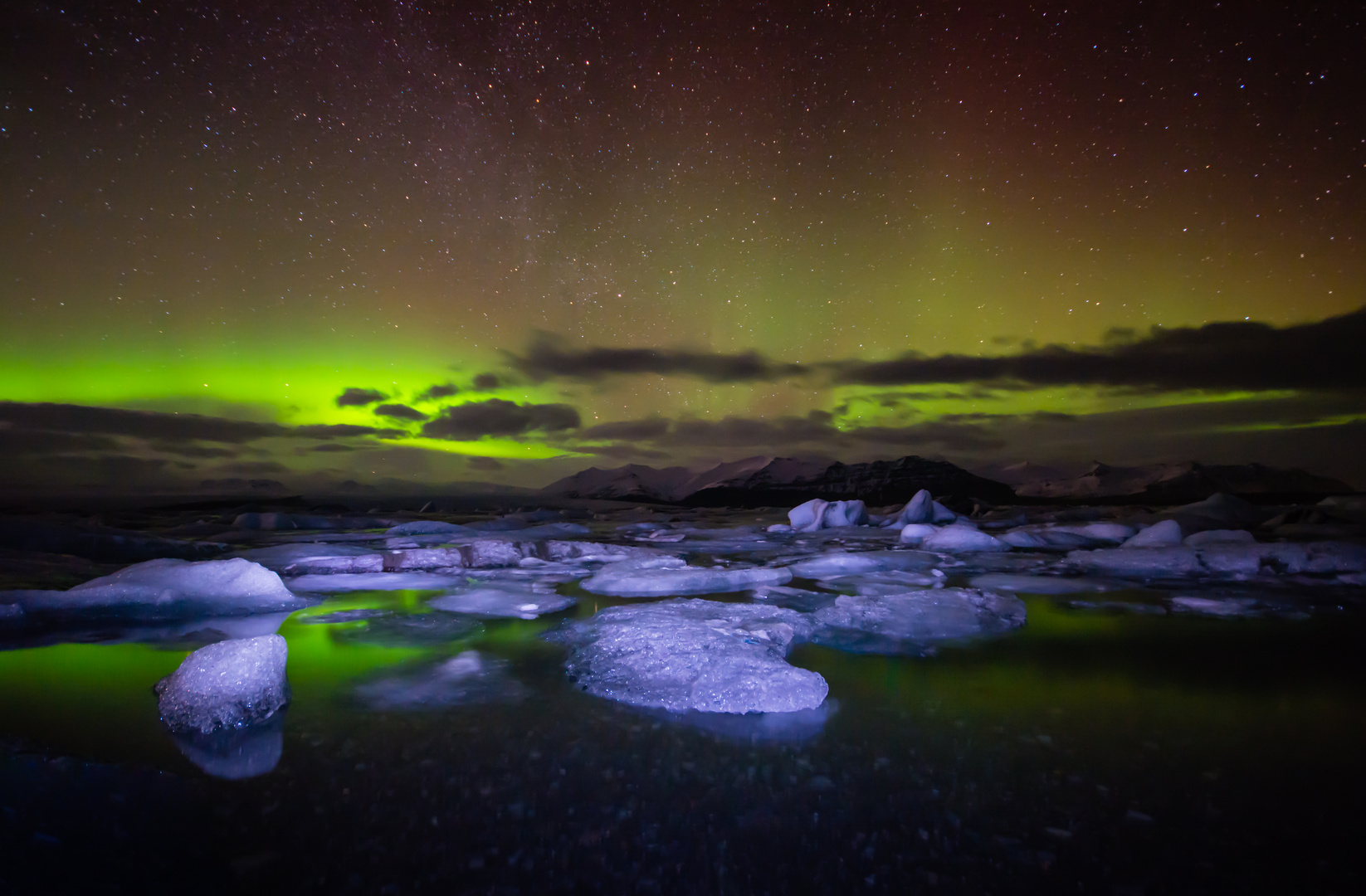 Jökulsarlon Gletschersee mit Nordlicht