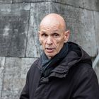 Joel Meyerowitz vor dem NRW-Forum Düsseldorf