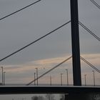 Joger auf der Rheinbrücke in Düsseldorf