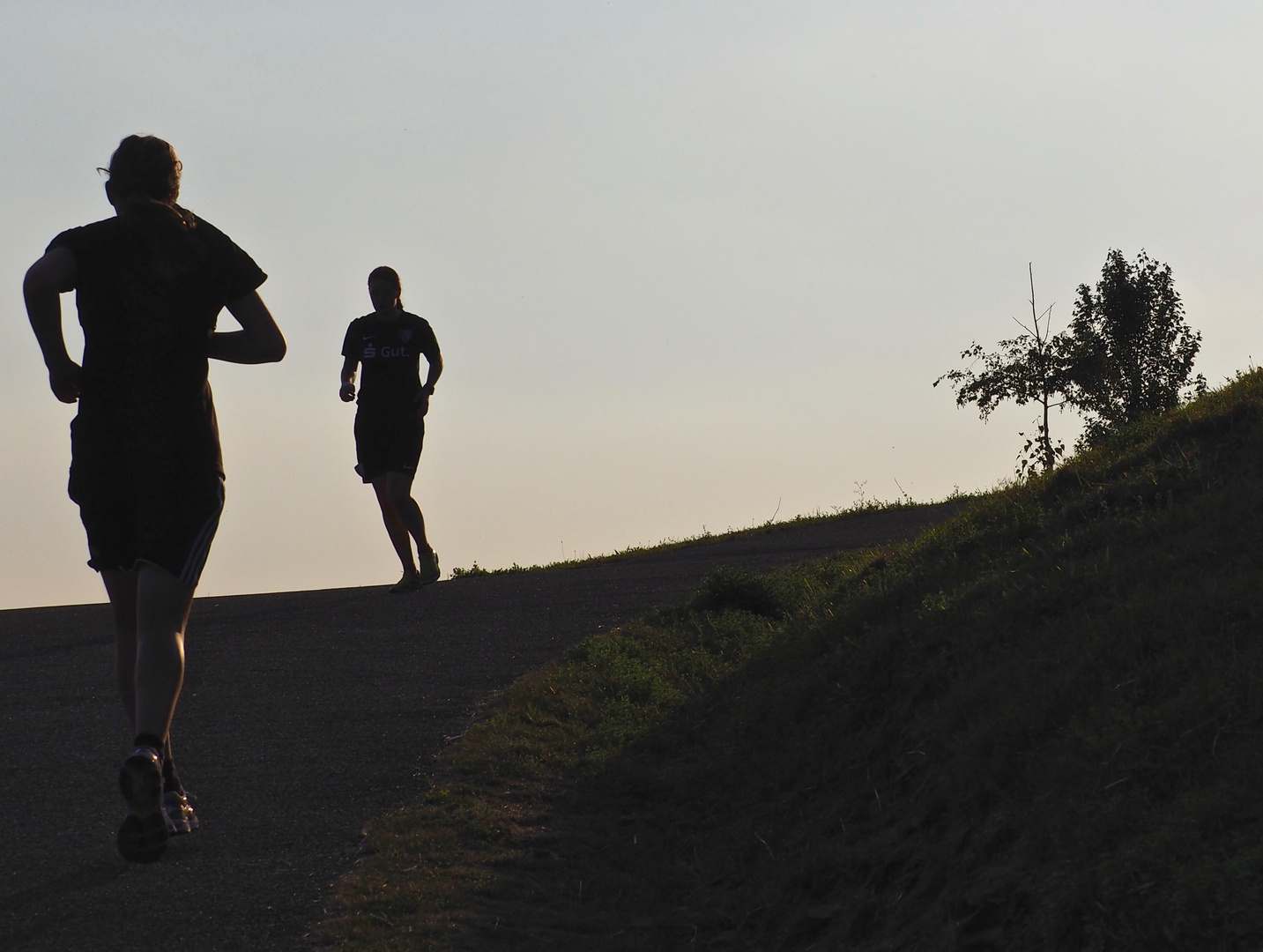 Joggen vor Sonnenuntergang