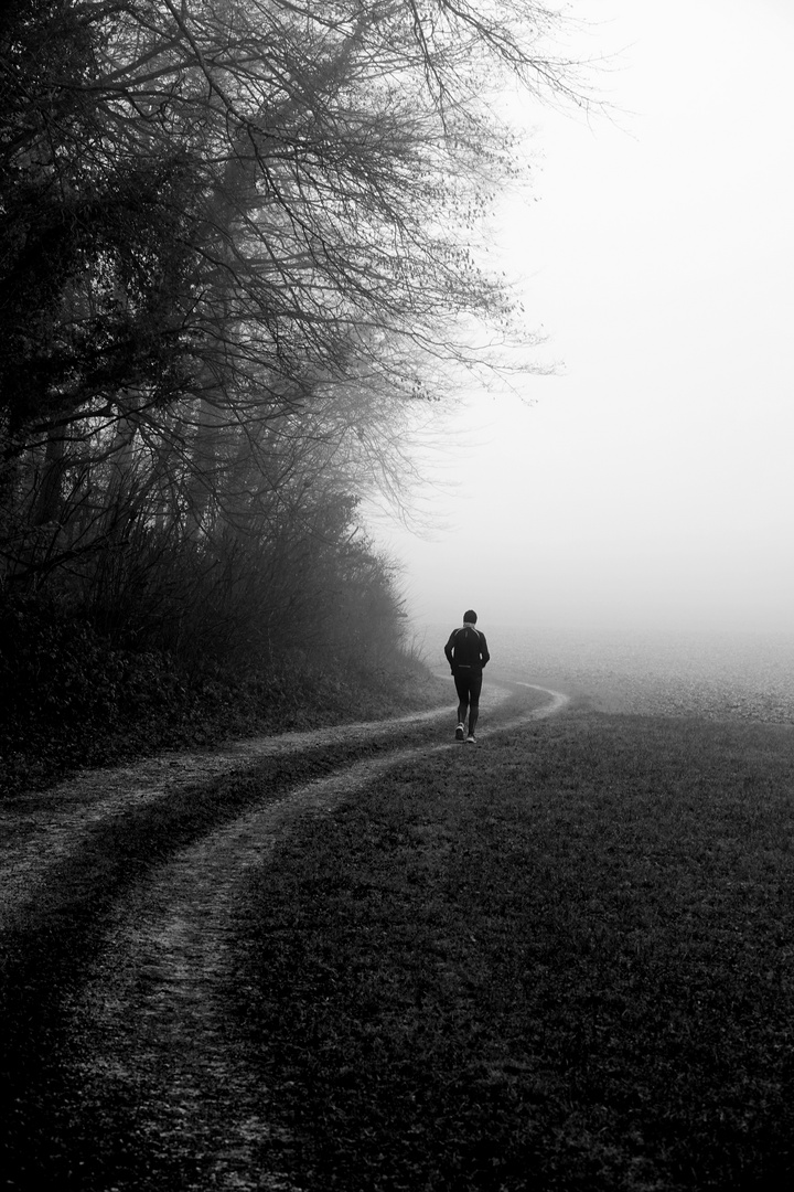 Jogger im Nebel