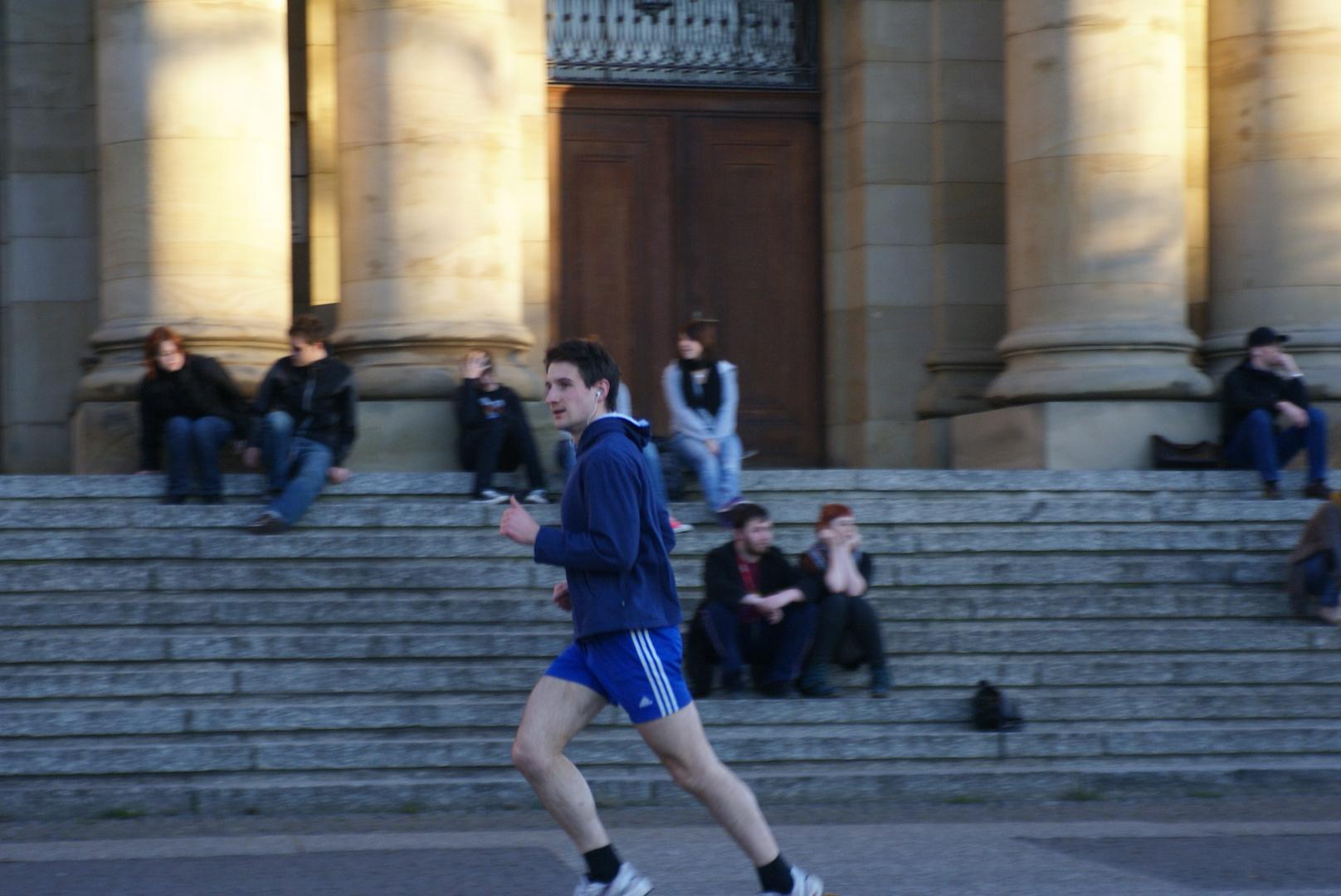 Jogger vor der Oper in Stuttgart