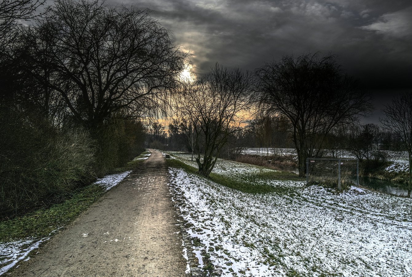 Joggingstrecke im Abendlicht